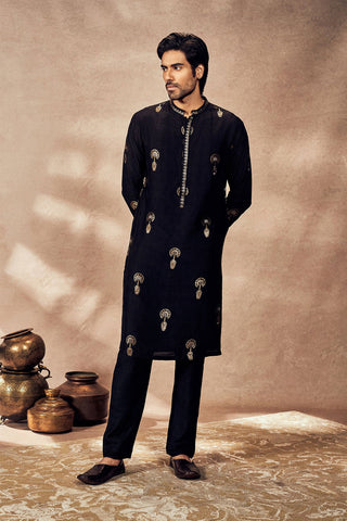 Black Traveller's Palm Jacquard Kurta With Pants