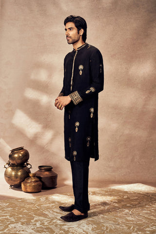 Black Traveller's Palm Jacquard Kurta With Pants