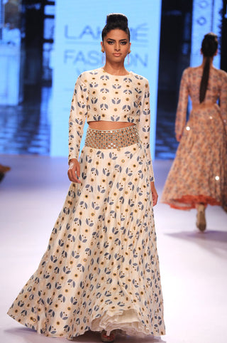 Nilofer Ivory Lehenga